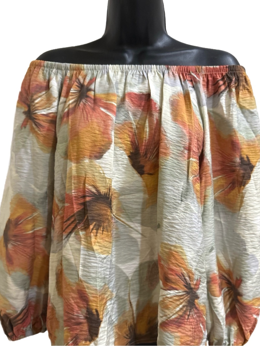 Off-Shoulder Floral Print Blouse in Multi-Color⭐️NWT⭐️